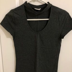 Aéropostale dark grey tee with choker